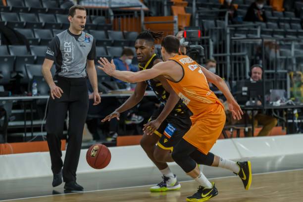 迫至少留下 迫至少留下